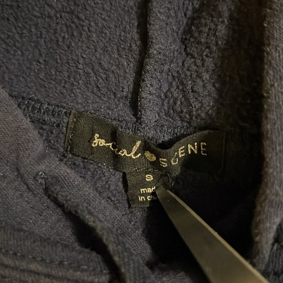 Georgetown Women's Small Navy and Yellow Hoodie - Picture 11 of 12